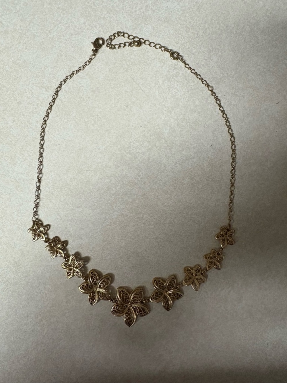 Gold en color Floral Filigree Necklace - Elegant Women's Jewelry